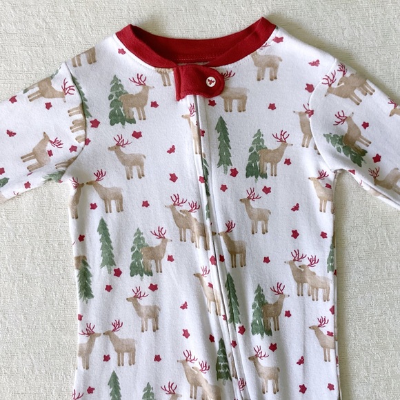 Burt’s Bee Footed Pajamas Size 6-9 Months White and Red Reindeer Christmas Theme - Picture 2 of 10